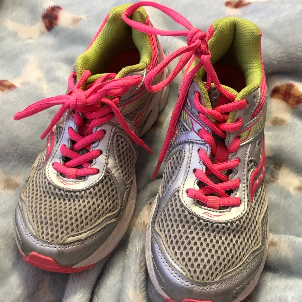 Saucony athletic shoes size 3.5 hot pink and grey